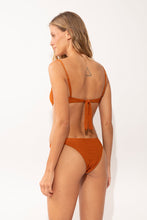 Cargar imagen en el visor de la galería, Model Back: Rio De Sol Sostén Top Ferrugo Juliette
