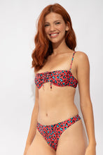 Cargar imagen en el visor de la galería, Image 07: Rio De Sol Sostén Top Coral-Feline Balconet-Tie