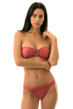 Cargar imagen en el visor de la galería, Model Front: Rio De Sol Bragas Bottom Kiwanda Madras Band Comfort
