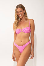 Cargar imagen en el visor de la galería, Model Front: Rio De Sol Conjunto Set Crespinho-Rosa Zaya Nara
