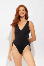 Cargar imagen en el visor de la galería, Model Front: Rio De Sol Una Pieza Solar-Black Zoe