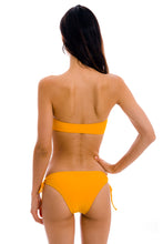 Cargar imagen en el visor de la galería, Model Back: Rio De Sol Sostén Top Uv-Pequi Bandeau-Reto