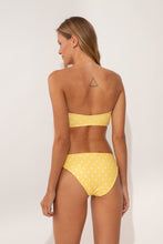 Cargar imagen en el visor de la galería, Model Back: Wednesday In Hawaii By Rio De Sol Sostén Top Kiko-Lilikoi Lani