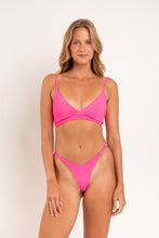 Cargar imagen en el visor de la galería, Model Front: Rio De Sol Sostén Top Mtx-Ultrapink Paola