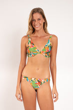 Cargar imagen en el visor de la galería, Model Front: Rio De Sol Sostén Top Tropical Chantal
