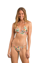 Cargar imagen en el visor de la galería, Model Front: Rio De Sol Sostén Top Boho Tri-Cos