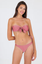 Cargar imagen en el visor de la galería, Model Front: Rio De Sol Conjunto Set Shimmer-Confetti Bandeau-Knot Nice-Fio