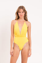 Cargar imagen en el visor de la galería, Model Front: Rio De Sol Una Pieza Amarelo New Vegas