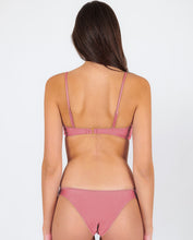Cargar imagen en el visor de la galería, Image 06: Rio De Sol Conjunto Set Shimmer-Confetti Bandeau-Knot Essential