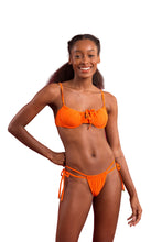 Cargar imagen en el visor de la galería, Model Front: Rio De Sol Conjunto Set Dots-Orange Balconet-Tie Pipa