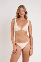 Cargar imagen en el visor de la galería, Model Front: Rio De Sol Sostén Top Malibu-Natural Agnes