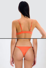 Cargar imagen en el visor de la galería, Model Back: Rio De Sol Conjunto Set Light-Peach Mila Ibiza