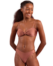Cargar imagen en el visor de la galería, Gallery: Rio De Sol Conjunto Set Shimmer-Copper Bandeau-Joy Nice-Fio