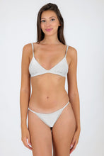 Cargar imagen en el visor de la galería, Model Front: Rio De Sol Conjunto Set Shimmer-White Tri-Fixo California