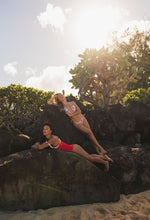 Cargar imagen en el visor de la galería, Image 13: Wednesday In Hawaii By Rio De Sol Sostén Top Pua-Hibiscus Kauai