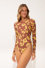 Cargar imagen en el visor de la galería, Model Front: Wednesday In Hawaii By Rio De Sol Una Pieza Pua-Coco-Lilikoi Surf