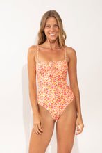 Cargar imagen en el visor de la galería, Model Front: Rio De Sol Una Pieza Ditsy-Butter Julia