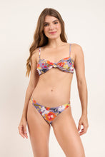 Cargar imagen en el visor de la galería, Model Front: Rio De Sol Conjunto Set Garden-Flower Bandeau-Joy Essential