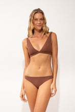 Cargar imagen en el visor de la galería, Model Front: Rio De Sol Conjunto Set Sand-Cappuccino Alba Leblon