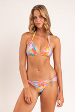 Cargar imagen en el visor de la galería, Model Front: Rio De Sol Sostén Top Cloud Mel