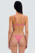 Cargar imagen en el visor de la galería, Model Back: Rio De Sol Sostén Top Confetti Mila