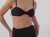 Cargar y reproducir el video en el visor de la galería, Video: Rio De Sol Falda De Playa Black Mini Skirt Ruched