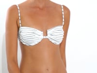 Cargar y reproducir el video en el visor de la galería, Video: Rio De Sol Accesorios Para El Cabello Linea-White Scrunchie