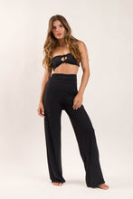 Cargar imagen en el visor de la galería, Model Front: Rio De Sol Pantalones De Playa Black Pants Knot