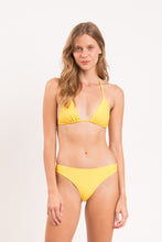 Cargar imagen en el visor de la galería, Model Front: Rio De Sol Bragas Bottom Amarelo Essential-Comfy