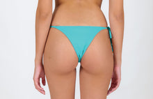 Cargar imagen en el visor de la galería, Model Back: Rio De Sol Bragas Bottom Breeze Ibiza