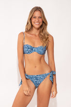 Cargar imagen en el visor de la galería, Model Front: Rio De Sol Bragas Bottom Chuva Gisele