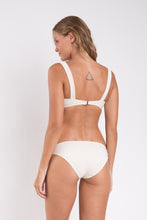 Cargar imagen en el visor de la galería, Model Back: Rio De Sol Bragas Bottom Malibu-Natural Essential-Comfy