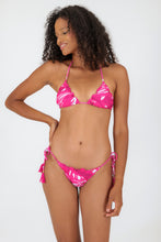 Cargar imagen en el visor de la galería, Model Front: Rio De Sol Bragas Bottom Pink-Palms Frufru-Fio