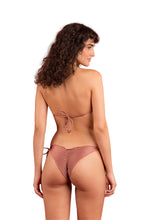 Cargar imagen en el visor de la galería, Model Back: Rio De Sol Bragas Bottom Shimmer-Copper Frufru