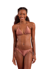Cargar imagen en el visor de la galería, Model Front: Rio De Sol Bragas Bottom Shimmer-Copper Ibiza-Comfy