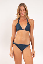 Cargar imagen en el visor de la galería, Model Front: Rio De Sol Bragas Bottom Shimmer-Shark Mel
