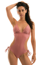 Cargar imagen en el visor de la galería, Model Front: Rio De Sol Una Pieza Callas Trikini