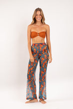 Cargar imagen en el visor de la galería, Model Front: Rio De Sol Pantalones De Playa Luma Pants Lana