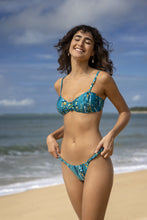 Cargar imagen en el visor de la galería, Image 05: Rio De Sol Conjunto Set Rain Bandeau-Crispy Cheeky-Crispy