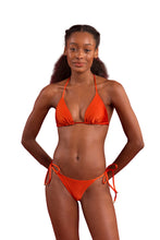 Cargar imagen en el visor de la galería, Image 04: Rio De Sol Conjunto Set Shimmer-Paprica Tri-Inv Cheeky-Tie