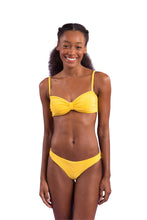 Cargar imagen en el visor de la galería, Model Front: Rio De Sol Sostén Top Malibu-Yellow Bandeau-Duo