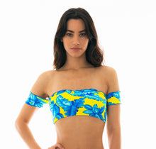 Cargar imagen en el visor de la galería, Model Front: Rio De Sol Sostén Top Palmeira Azul Off Shoulder