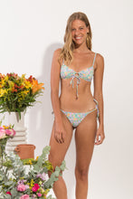 Cargar imagen en el visor de la galería, Model Front: Rio De Sol Sostén Top Tiny-Garden Mila