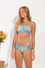 Cargar imagen en el visor de la galería, Model Front: Rio De Sol Sostén Top Treetop Bandeau-Reto
