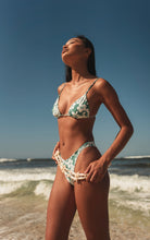 Cargar imagen en el visor de la galería, Image 09: Wednesday In Hawaii By Rio De Sol Sostén Top Pua-Valley Ana