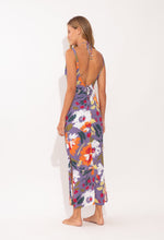 Cargar imagen en el visor de la galería, Model Back: Rio De Sol Vestido De Playa Garden-Flower Saida Yara
