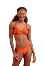 Cargar imagen en el visor de la galería, Model Front: Rio De Sol Sostén Top Paprica Bandeau-Joy
