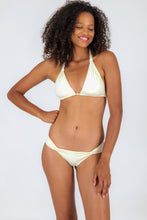 Cargar imagen en el visor de la galería, Model Front: Rio De Sol Bragas Bottom Off-White Mel
