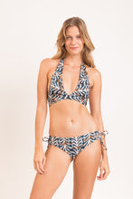 Cargar imagen en el visor de la galería, Model Front: Rio De Sol Bragas Bottom Ikat Madrid
