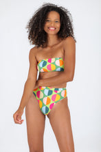 Cargar imagen en el visor de la galería, Model Front: Rio De Sol Bragas Bottom Garden-City Hotpant-Cos
